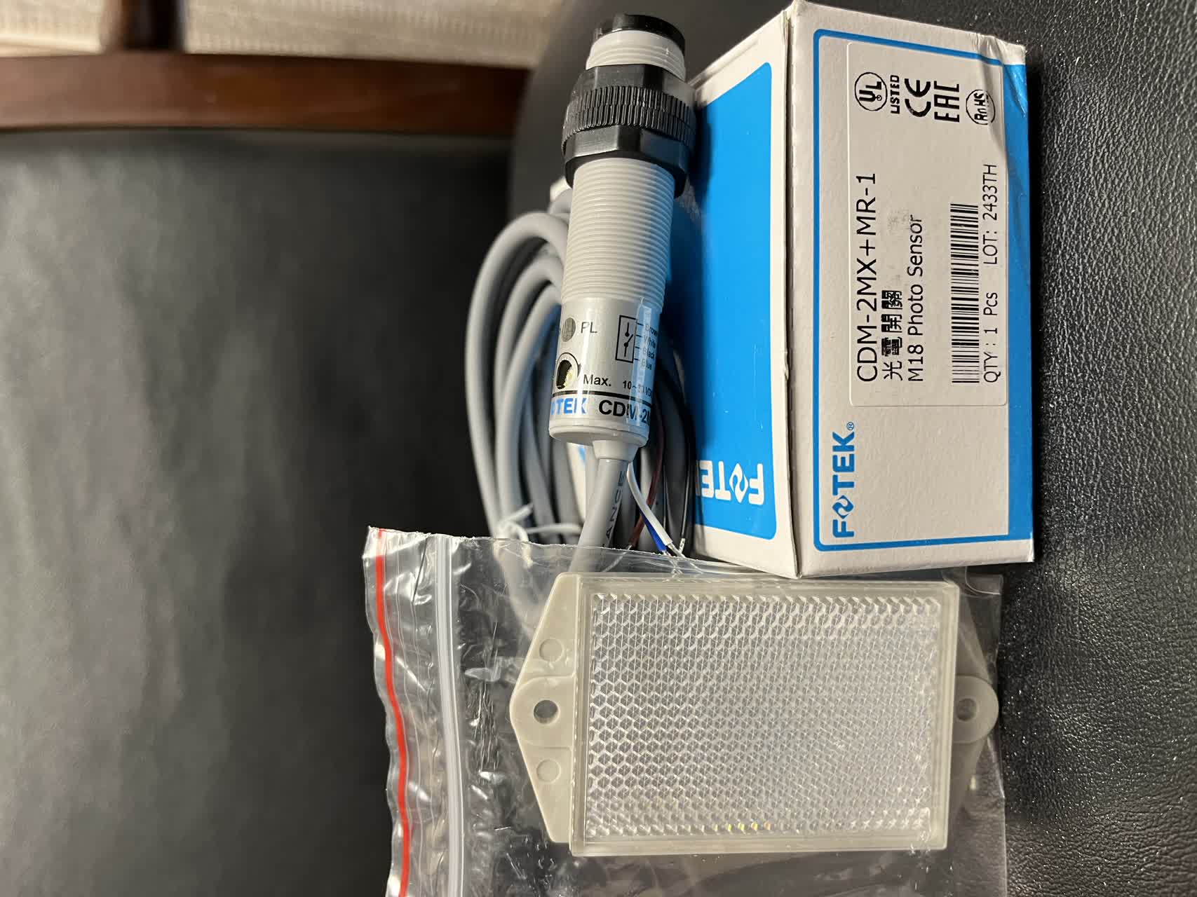 سنسور نوری FOTEK مدل CDM-2MX رفلکتوری 2متری