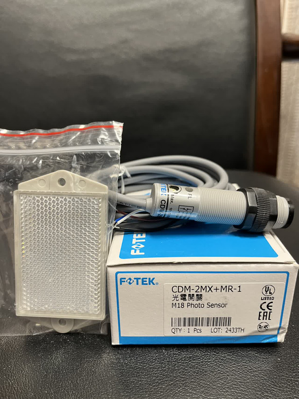 سنسور نوری FOTEK مدل CDM-2MX رفلکتوری 2متری