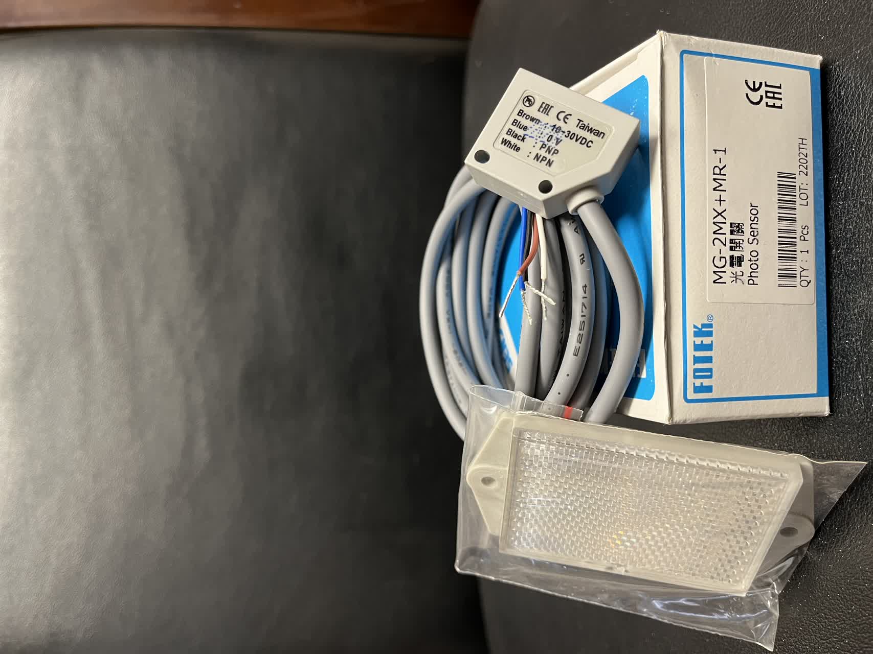 سنسور نوری FOTEK مدل MG-2MX رفلکتوری 2متری