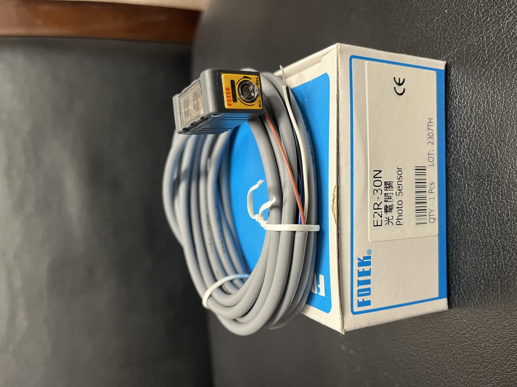 سنسور نوری FOTEK مدل E2R-30N دیفیوز 30 سانتی