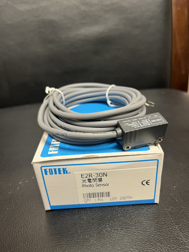 سنسور نوری FOTEK مدل E2R-30N دیفیوز 30 سانتی