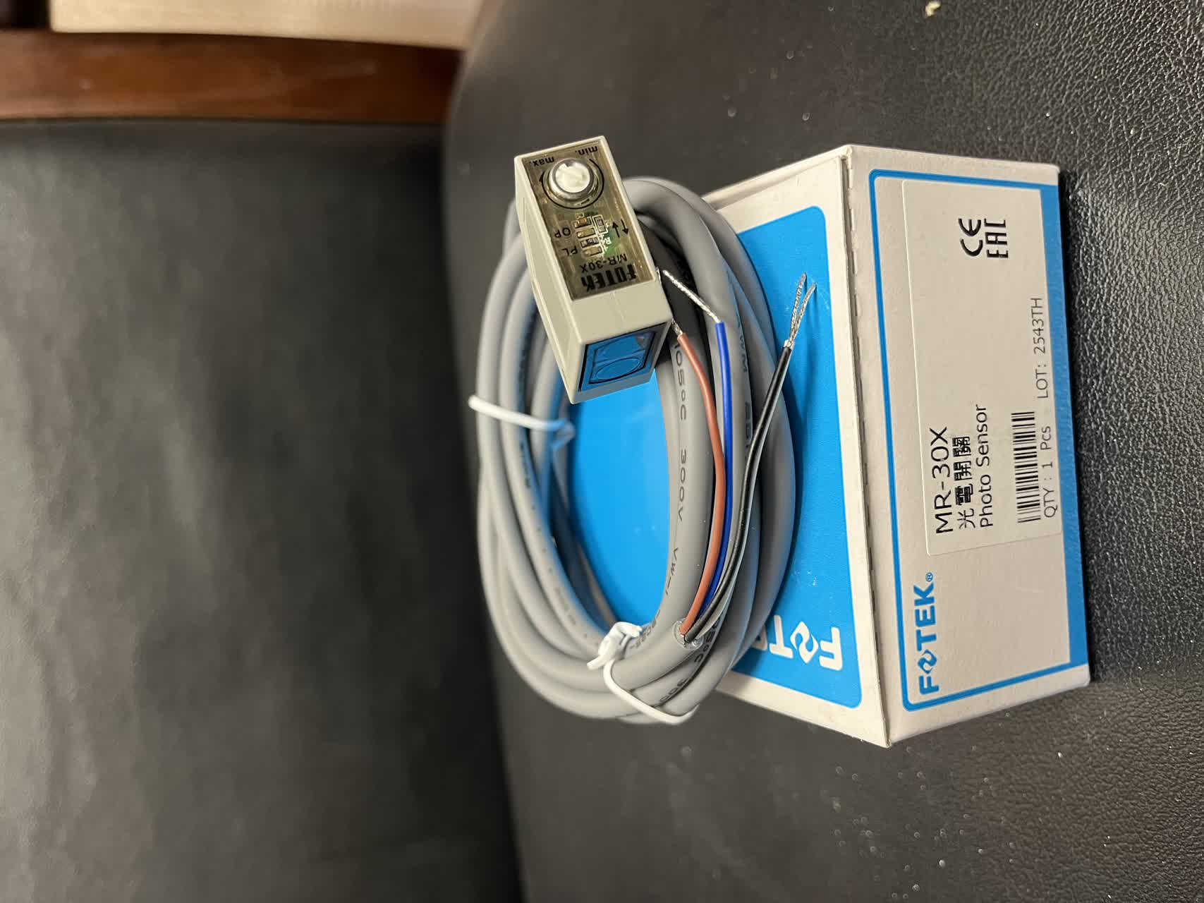سنسور نوری FOTEK مدل MR-30X دیفیوز 30 سانتی