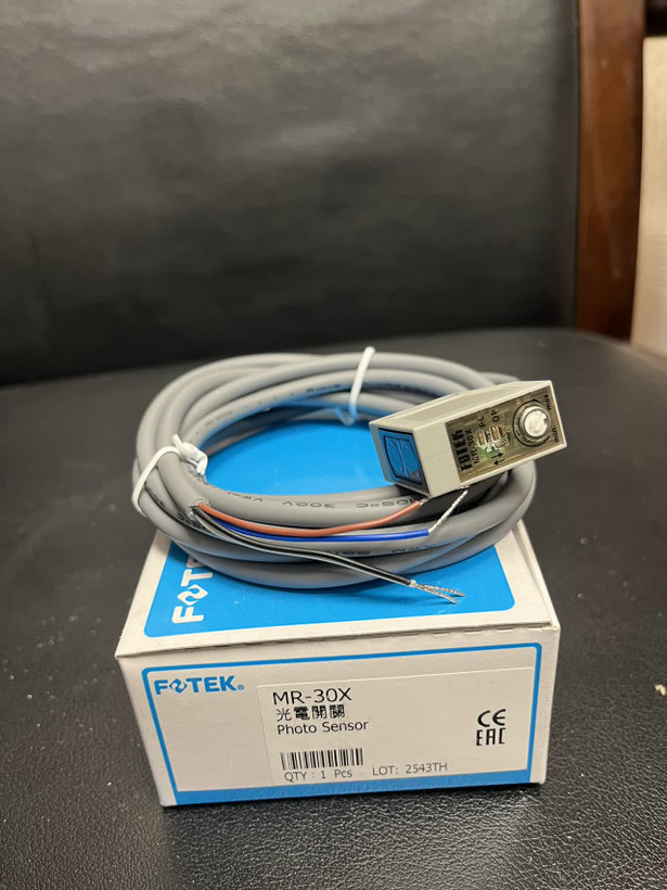 سنسور نوری FOTEK مدل MR-30X دیفیوز 30 سانتی