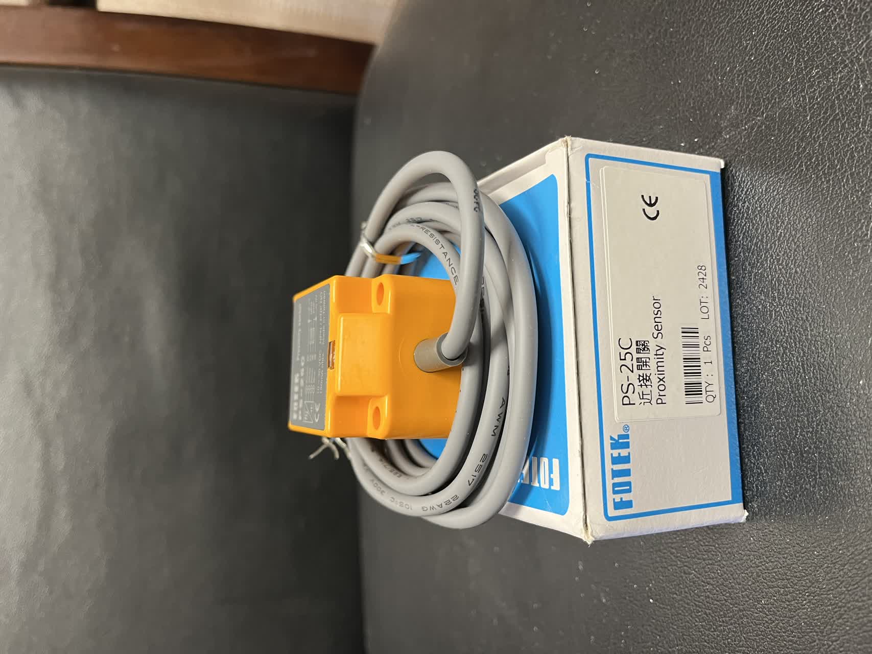 سنسور مکعبی القایی FOTEK مدل PS-25C خروجی N+P