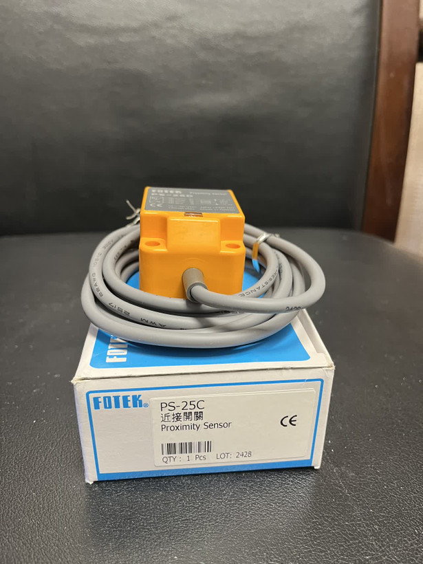 سنسور مکعبی القایی FOTEK مدل PS-25C خروجی N+P