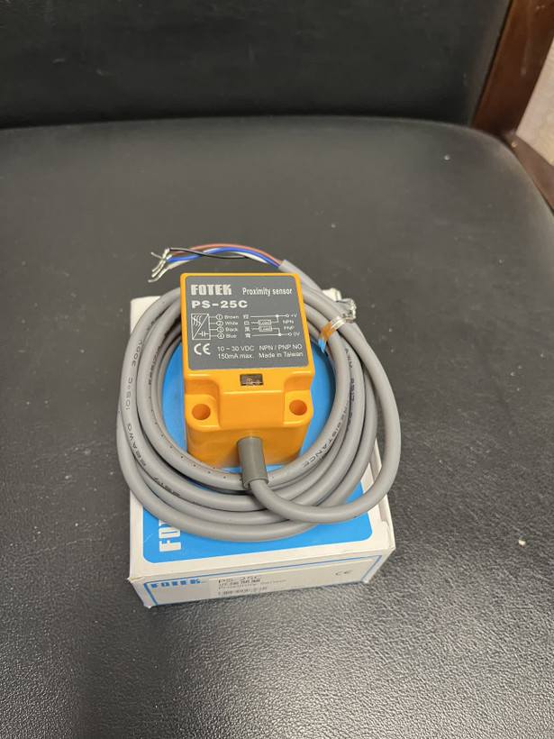 سنسور مکعبی القایی FOTEK مدل PS-25C خروجی N+P